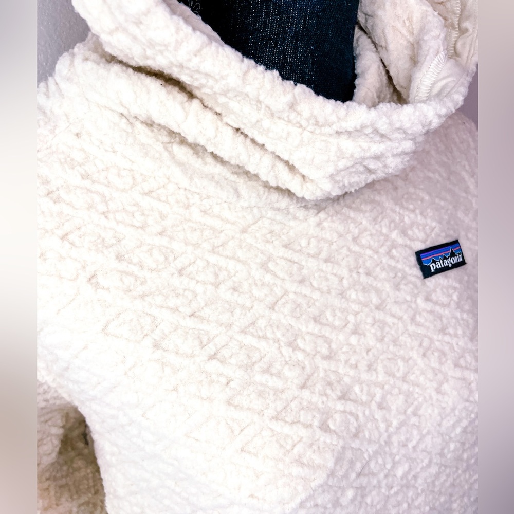 Patagonia Cream Quilted Sherpa Hoodie - Picture 3 of 11